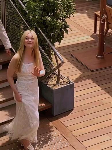 Elle Fanning Stunning Moments