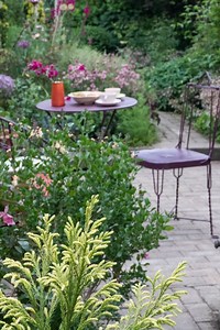 10 practical and beautiful outdoor seating ideas