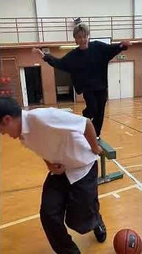 どっちが勝つ！？体育館で障害物競走対決やってみた！【ボンボンTVコラボ】#Shorts