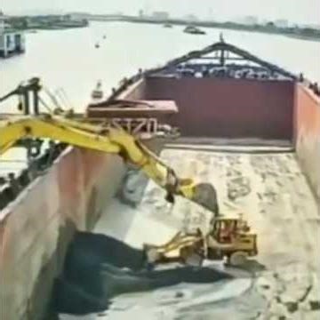 #coordination #synchronisation error causes the destruction of a small #loader