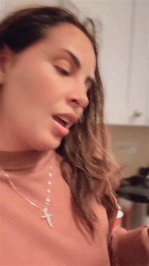 He’s making out in public she’s typing same address…I’ve learned I let too many things stress me out #comedy | Lilsazonpacket