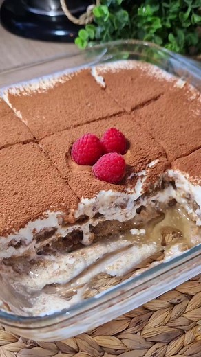 la recette pour réussir son Tiramisu mascarpone les boudoirs ou biscuits à la cuillère 4 œufs 100 gr de de sucre 450 gr de mascarpone 1 sachet de sucre vanillé Le café ☕️ du cacao amer pour la finition #recette #recettefacile #tiramisu #tiramisulover #tiramisumascarpone #تيراميسو | Les délicesdesihem