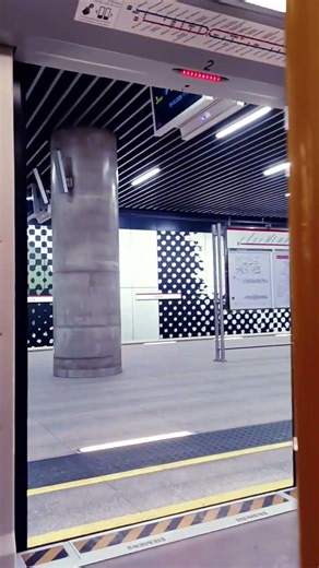 Otwieranie drzwi i zamykanie w Inspiro Simens. #Metro #warszawski transport