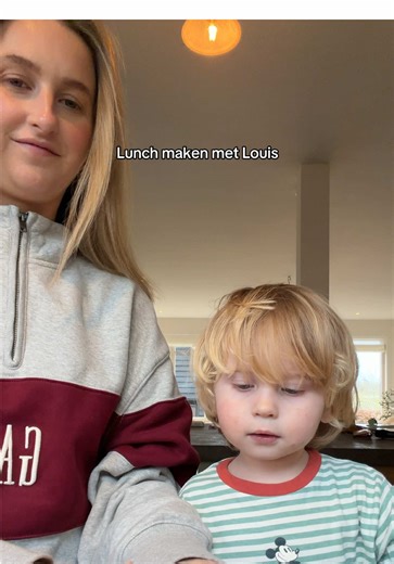 Appelstroop is een favoriet hier thuis! Bij jullie ook? #lunch #peuter #moedersvantiktok