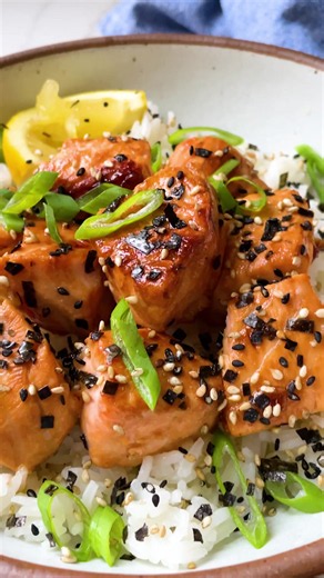 How to make 10-minute honey glazed salmon bites