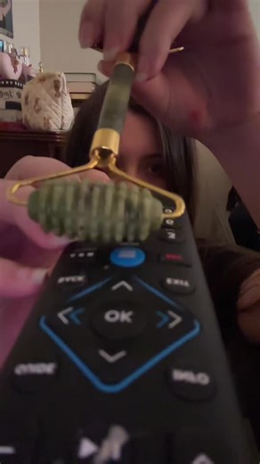 jade rolling random objects up to the camera / camera touching asmr / #asmr #asmrsounds #fyp #foryou #lofiasmr