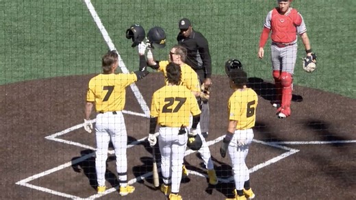 Four home run day lifts Mizzou to sweep of UIC