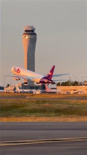 FedEx Boeing 767 Sunset Takeoff at Seattle ✈️🔥 #shorts #aviation