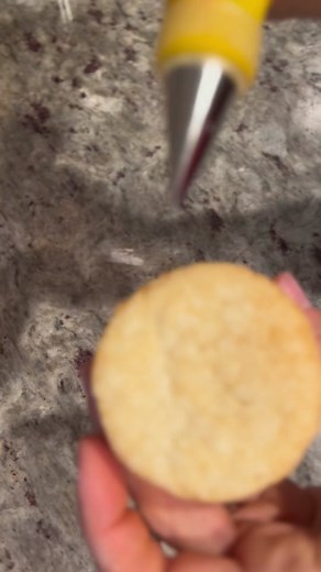 Buttercream Sunflower Cupcake Piping Tutorial