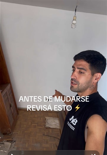 Hoy realizamos una inspección eléctrica completa en un departamento antes de que el cliente se mude. Revisamos tensión, consumo, tablero, circuitos y el recorrido de la línea principal del edificio para evaluar si es posible realizar el recableado. La inspección tuvo un costo de $55.000 e incluyó diagnóstico técnico, lista de materiales y presupuesto para adecuar la instalación. Ahora queda esperar si el cliente aprueba el trabajo. Si se aprueba… se viene la parte 2 ⚡ ¿Hace cuánto no revisás la 