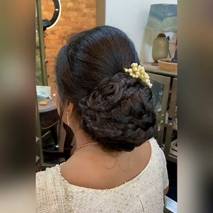 HD Makeup is suitable for all skin types. The only difference is in the products. HD makeup gives a more natural look by eliminating skin imperfections that make the face look blur or less visible than standard makeup. HD makeup products are lighter in texture, yet they give better coverage. #anilajosephbrides#hdmakeup#hairstylist #instabride #hdmakeup #happy#pretty #gorgeous #artist #christianbride #brideoftheday #churchwedding #happybride #instabride#makeupartist #mua #weddingmakeup #anastasia