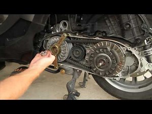 Piaggio MP3 400 - CVT Parts Removal | MicBergsma