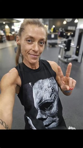 My first show is getting SO close! I'm hanging in strong! Hitting the gym for some pumps through fatigue and hunger is a different beast- I AM THAT BEAST Don't underestimate the things you can do There's something special that awaits on the other side of the push... Be determined. Stay focused. Get going. Remain in the moment. Start doing. Watch how successful any day can be when you push past those feelings of "I can't" and replace them with "I CAN" actions. #bodybuilding #contestprep #confiden