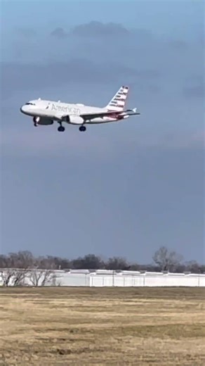 American Airlines Airbus A319 landing at STL. #aviation #commercialaircraft #airplane #americanair