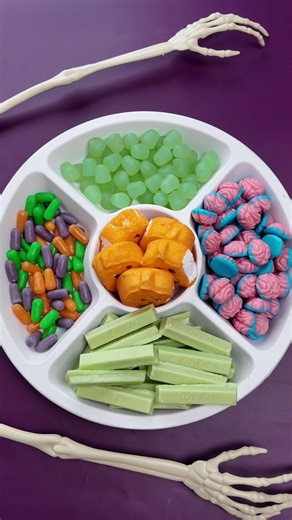 The Spooky Platter 👻🎃 #halloween #candy | Candy Funhouse