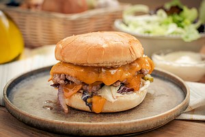 Smash burger: así se hace la receta de hamburguesa con queso preferida de EEUU (ideal para hacer en casa)