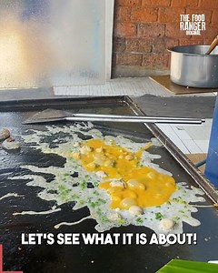 Most amazing giant Thai seafood omelet in Bangkok | The Food Ranger