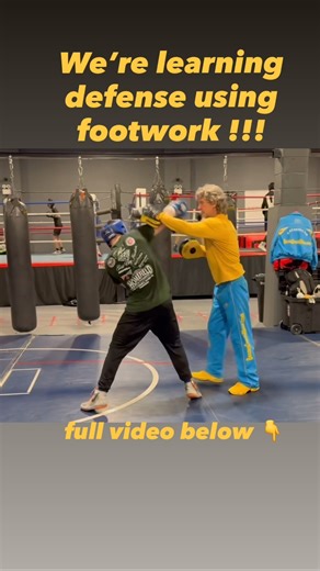 Coach Mike's mitts with beginner boxers: defensive footwork #shorts
