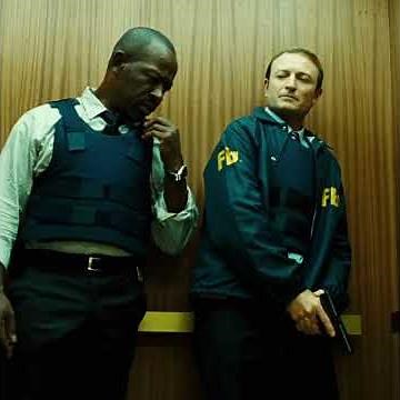 Una asesina profesional detecta una trampa y ejecuta una fuga perfecta frente al FBI#película #movie