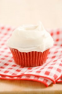 Red Velvet Cupcakes with Cream Cheese Frosting | Paula Deen