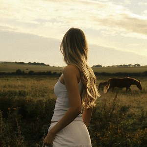 girls girl - imo: Song Lyrics, Music Videos & Concerts