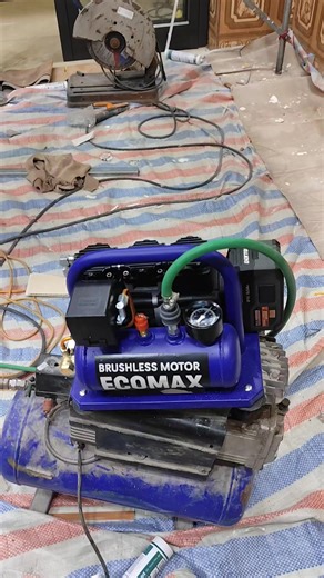 máy nén khí mini 18-21v chân pin phổ thông . đông cơ không than thương hiệu eco max . sử dụng 2 đầu nén . #ecomax#nenkhimini