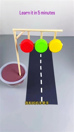 5 Min Craft Class on Instagram: "Let's make a simple traffic light craft to teach children about traffic safety and protect their own lives! Follow for more. Thanks 😊 ,#5minncraftclass #popularpage #funtoys #trafficlight#crafts #populartoy #kidscrafts #handmadediy #手工DIY #幼稚園手術 #儿童交安全教育 #自己手工童玩#"