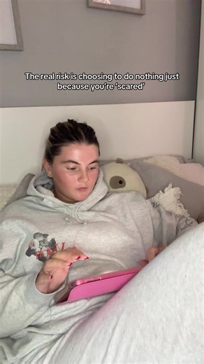 If I let my fear hold me back from starting my digital product business then I wouldn’t be sat here today being a 5 figure business owner 🙌🏻 And I can show you all exactly how! Comment ‘FREE’ and let’s do this together! Don’t let fear get in the way 🤍✨ #risk #digitalmarketing #success #foru