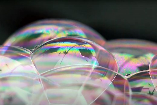 Why are bubbles colourful?