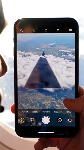 Airplane Window Mystery : A Perfect TRIANGLE Shadow Below… (Phone Zoom)