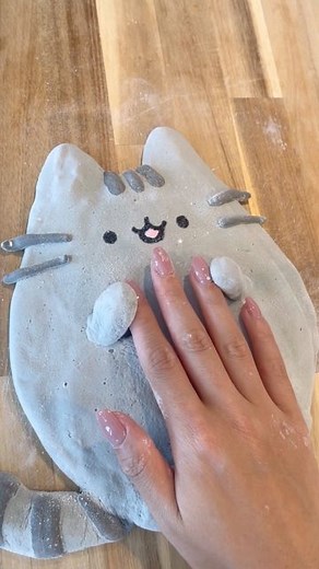 Amy’s Kitchen ❀ | GIANT PUSHEEN-MALLOW🐱🍕🍦🍩 Making these giant-mallows, playing and slapping on them gives me so much serotonin 🤣✨ This will be my last post... | Instagram