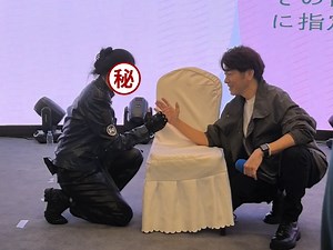 号外！夜袭队副队长在与姬矢准的掰手腕比赛中大获全胜！