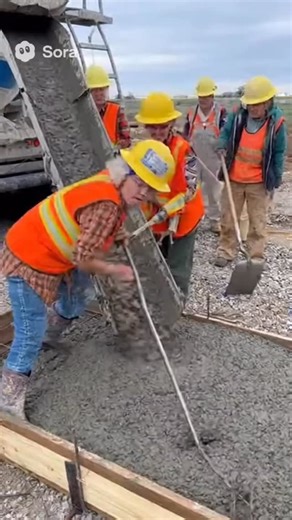 Granny knows how! #concrete #concreteconstruction #concretejungle #concreteflatwork #concretework #concretefinisher #concretefinishers #concretefinish #concretefinishing #construction #construccion #flatwork #concretepouring #concreteslab #concretepour #trowel #myconcretexperience | Myconcretexperience
