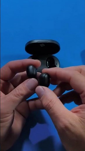 How to connect wireless earbuds if only one works (Easy fix!)