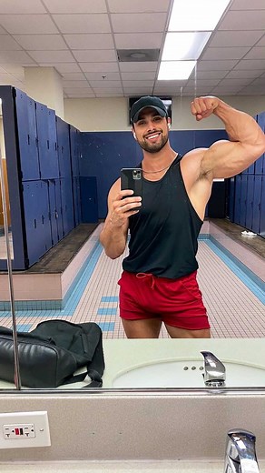 Jordan Morello on Instagram: "My Current & Favorite Weekly Workout Routine 💪🏼 this is what works for me, regardless what your routine looks like, take one day at a time, and show up 🔥 Doesn’t matter if you have some weights right at home or a full on gym, make no excuses and get after it!"