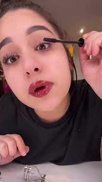 Mon tuto cils pour avoir un effet faux cils avec 3 couches de mascara 😍 c’est le lash latex de chez