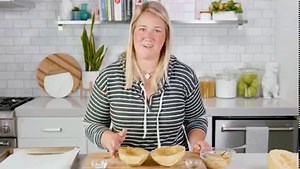 47K views · 641 reactions | ✅RECIPE:https://thestayathomechef.com/spaghetti-squash/ Spaghetti squash is exactly what it sounds like — spaghetti that comes from squash! It’s one of our favorite pasta alternatives that’s a blank canvas for anything you want to add to it. Plus, it’s so easy to make! | The Stay At Home Chef | Facebook