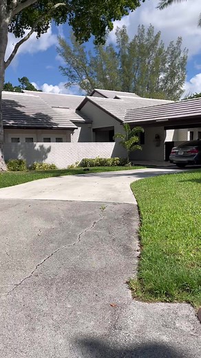 Jackie Gleason’s last private residence In Lauderhill Florida! ##Realtor##realestateinvesting101 ##Florida##Lauderhill##PompanoBeach##DeerfieldBeach##JackieGleason##TheHoneymooners##FYP##ForYourPage##Trending##Properties##FamousProperties##BrowardCountyRealEstateAgent##PalmBeachCountyRealEstateAgent##BocaRaton