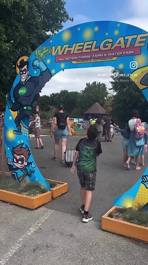 Wheelgate Park What to expect and some hints and tips ⬇️ At the weekend we visited @wheelgatepark and discovered there’s so much to do. There’s a range of play area, soft play, mini golf, animals, small coasters, rides, an air blaster arena, small drop tower, animal handling, trampolines and more. ⭐ Our highlights were: the bird of prey show from @mercerfalconry 🦅, a commando assault course and of course the splash park 💦 🎢 We’ve previously visited the sister site at @twinlakespark which was 