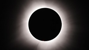 Les images spectaculaires de l’éclipse solaire totale vue de l’espace (vidéo)