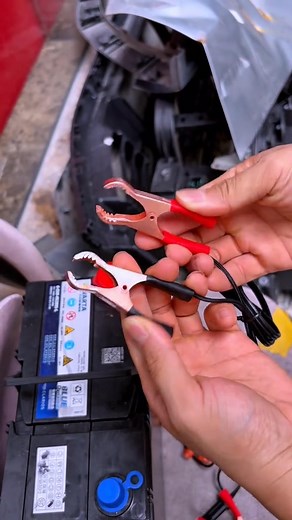 Get your car running smoothly!  4Pcs Fuel Injector Cleaner Kit for a cleaner engine and better performance. Universal adapter fits most cars, easy DIY cleaning tool kit with test lead included! Test fuel pump pressure like a pro!  | Sliderow6 | Facebook