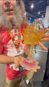 Chalice of the Fallen King 👑 💀—- —-Silver & Gold Fumed —- Made by HomeBlownGlass x GabrielGlass x RileyShorch || Seen at Champs Trade Show | GlassPorn
