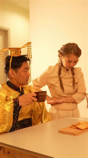 I Love Banana🍌 on Instagram: "發夢當皇上 👑 醒來發現 皇上也要自己買咖啡 😭☕ 好彩今年 OLDTOWN White Coffee有「多聚多福」 不只是喝白咖啡罷了， 還有機會拿錢的那種 🧧😂 ✨ 簡單講給你聽： 👉 買 1 包 OLDTOWN White Coffee 可以換 eWallet Reload Pin （西馬用 Touch ‘n Go，Sarawak 用 SPay） 有 RM3 / RM8 / RM18 的 👀 👉 買 2 包 OLDTOWN White Coffee 就可以參加全國新年 contest 🎉 如果是 Pandan 口味 = 2 次機會（賺到咯） 💰 獎金不是講笑： RM8,888｜RM1,388｜RM888 真的有人會中 🧧 發夢歸發夢， 這個活動是真的 😂 #OLDTOWNWhiteCoffee #OLDTOWNGatherGatherProsperTogether"