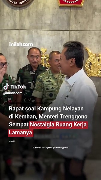 Menteri Kelautan dan Perikanan (KP) Sakti Wahyu Trenggono kembali menginjakkan kaki di Kantor Kementerian Pertahanan (Kemhan), Selasa (17/3/2026). Kedatangannya kali ini untuk menghadiri rapat koordinasi lintas kementerian terkait program strategis Presiden Prabowo Subianto. Momen ini menjadi ajang reuni bagi Trenggono. Sebelum menjabat Menteri KP, ia merupakan Wakil Menteri Pertahanan yang mendampingi Prabowo Subianto. Dalam unggahan di akun Instagram pribadinya, @swtrenggono, ia terlihat menya