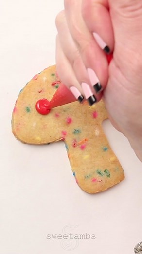 Do you like the first one or the second one?? 🌈🍄 #royalicingcookies #ComeDanceWithMe #cookiedecorator #cookieartist #mushrooms #mushroomart