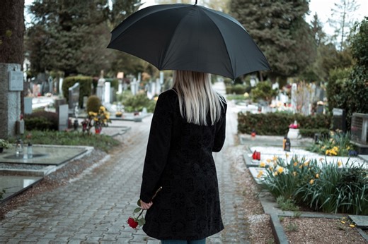 Miss Manners: Is it suddenly not OK to wear black at a funeral anymore?