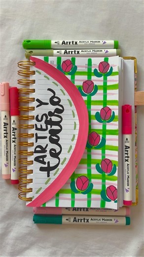 Idea de portada súper colorida para tus materias!! ❤️