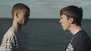 Clip "The Borders" : Sam Fender célèbre l'amitié adolescente