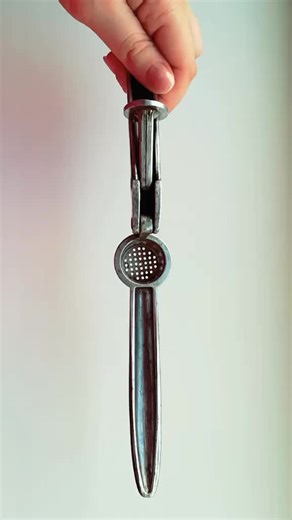 How to Clean a Metal Showerhead Effectively