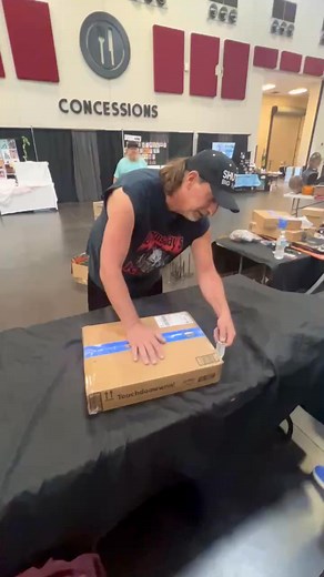 Unboxing the Alien Warrior - Carl Toop Signature box by Thomas Bruce at Missouri Horror Con that Carl signed on multiple items. Box 1 of 1. | John Henderson